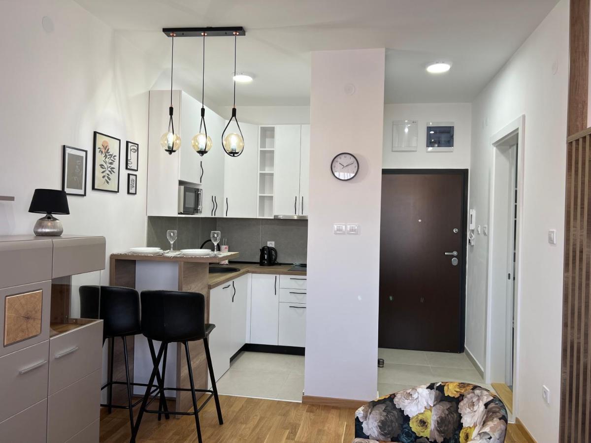 Apartment Charlie Private Parking Novi Sad Exterior photo